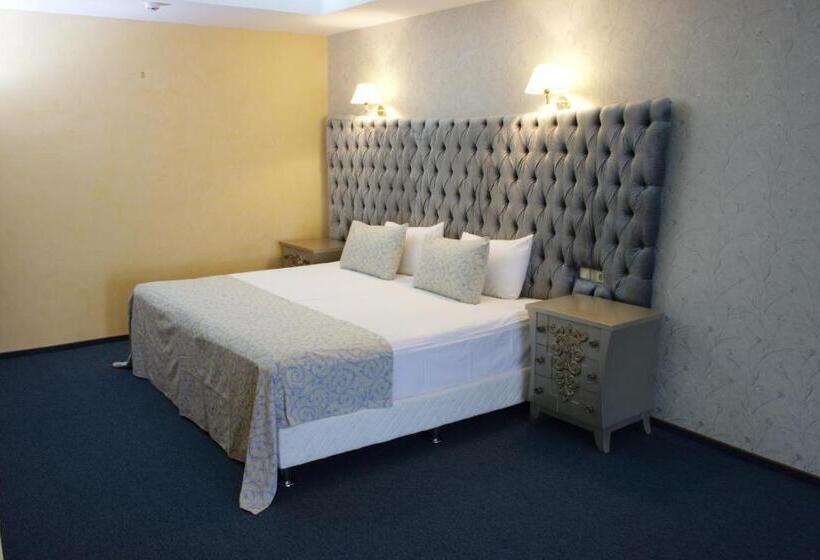 스위트, Premier Hotel Shafran