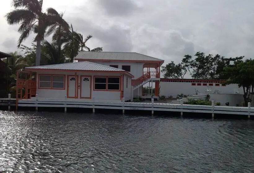 سوییت, Sailfish Resort