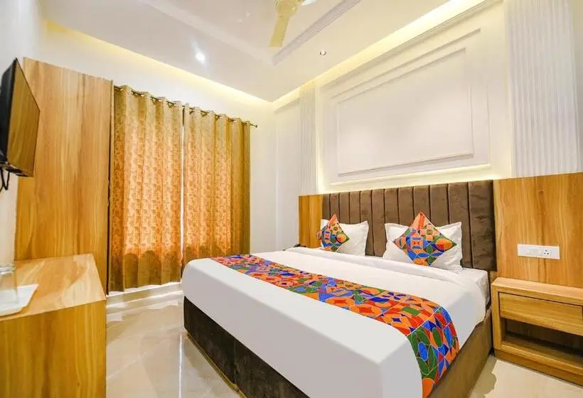 Camera Deluxe, Fabhotel Midway