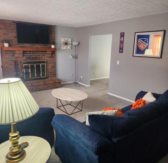 דירת חדר, Fc Suites