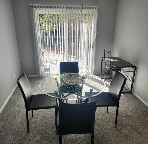 דירת חדר, Fc Suites