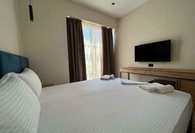 غرفة قياسية, Harper Durres