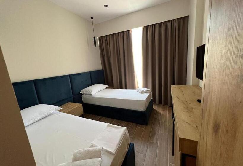 غرفة قياسية, Harper Durres