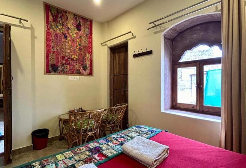 带阳台的豪华间, Bishnoi Heritage House