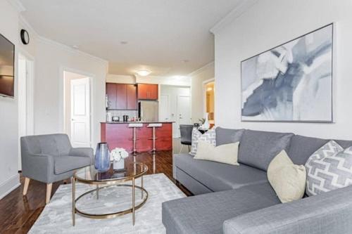 דירת שני חדרים, Burnhamthorpe Residence