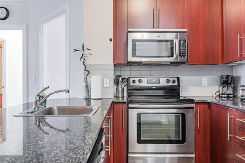 דירת שני חדרים, Burnhamthorpe Residence