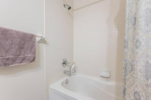 דירת שני חדרים, Burnhamthorpe Residence