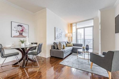 דירת שני חדרים, Burnhamthorpe Residence