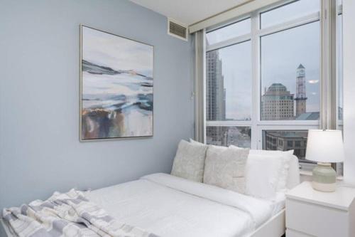 דירת שלושה חדרים, Burnhamthorpe Residence