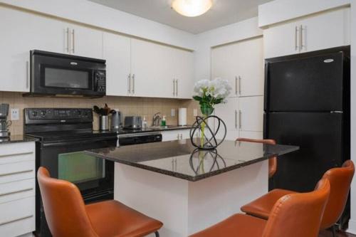 דירת שלושה חדרים, Burnhamthorpe Residence