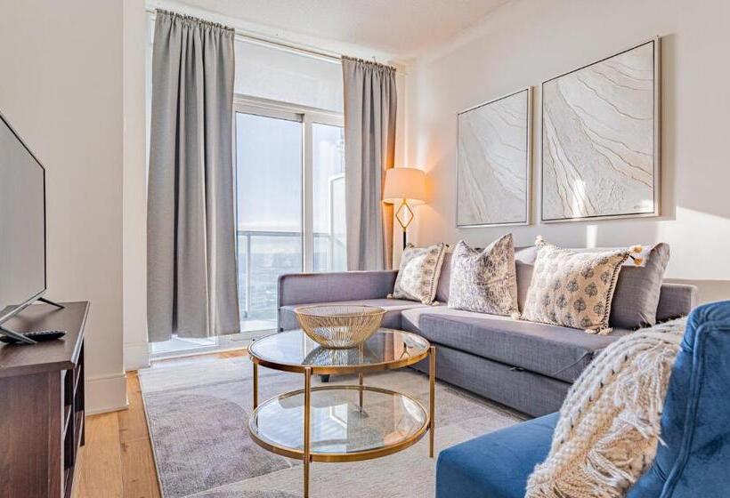 דירת חדר, Burnhamthorpe Residence