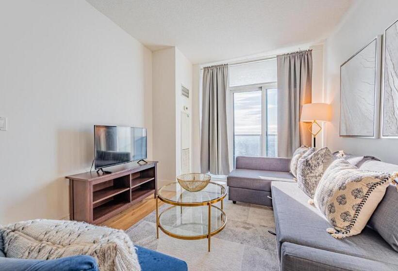 דירת חדר, Burnhamthorpe Residence