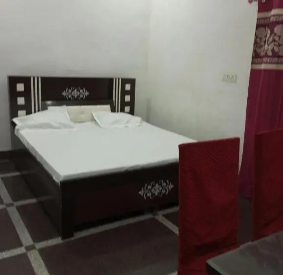 Quarto Estandar, Dev