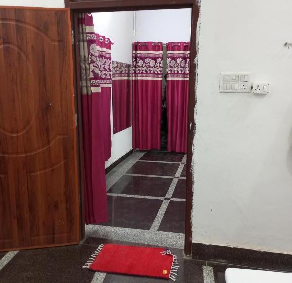 标准单人间, Dev