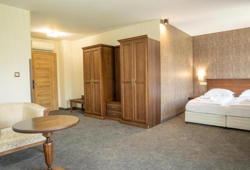 디럭스 룸, Domenic Free Parking