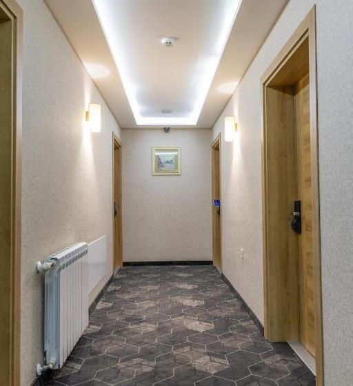 디럭스 룸, Domenic Free Parking