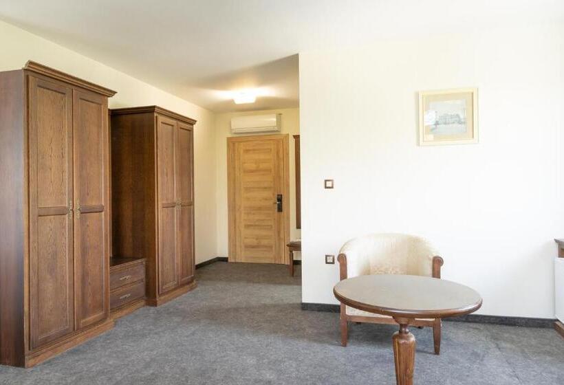 디럭스 룸, Domenic Free Parking