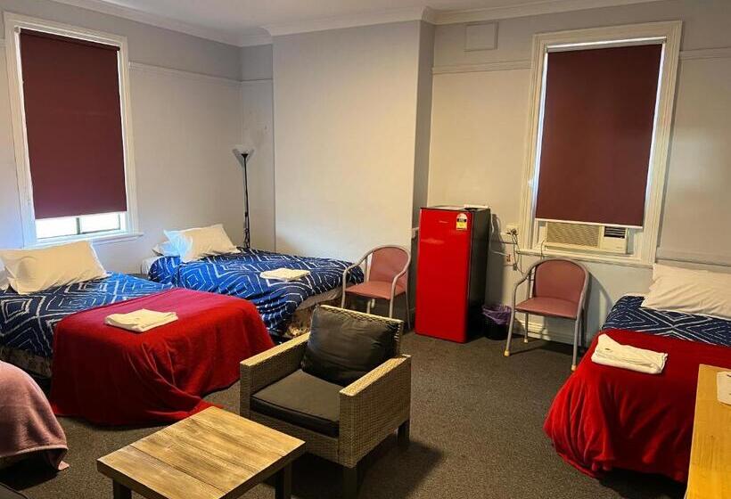 Номер Стандарт Четырехместный Совместный Санузел, The Continental Wallerawang