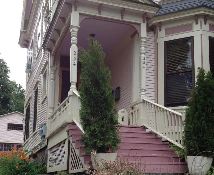 スタンダードルーム, 254 South Union Street Guest House