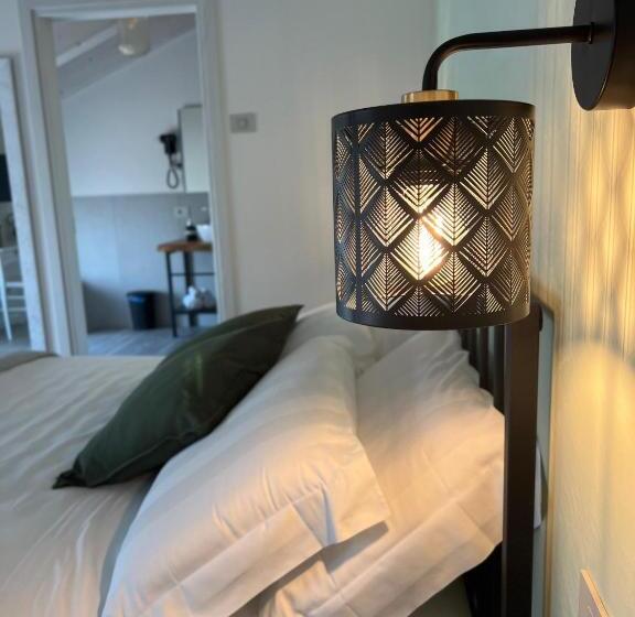 标准间, Al Casale