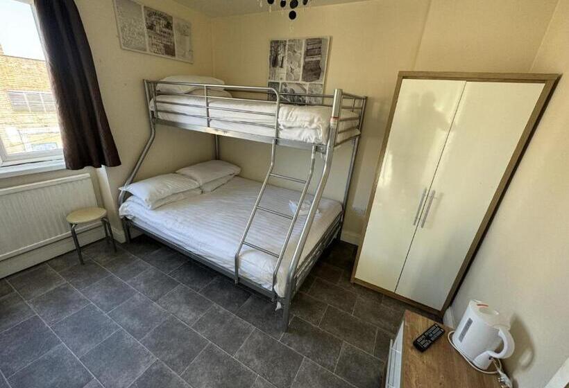 스탠다드 트리플 룸, Clacton Guest House