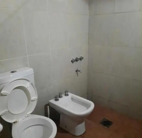 ルームシェアのワンベッド, Hostel El Submarino