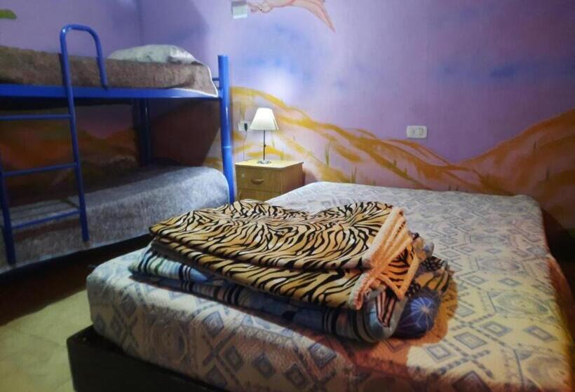 سرير فى غرفة مشتركه, Hostel El Submarino