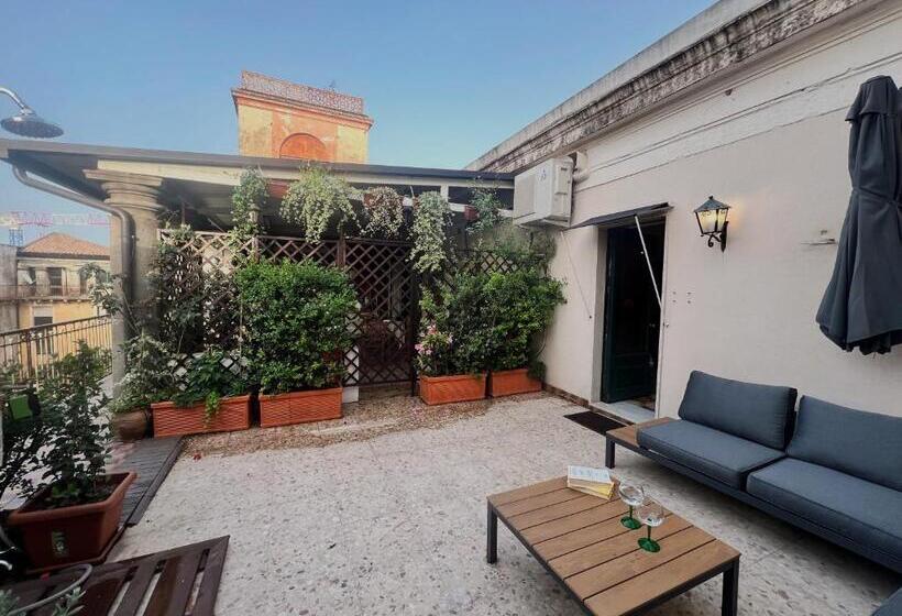 غرفة قياسية ثلاثية مزودة بتراس, Allure Palace