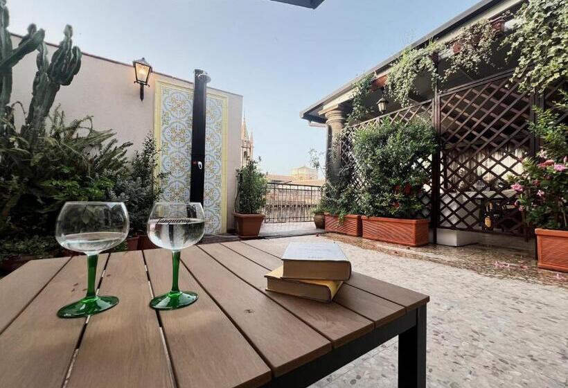 غرفة قياسية ثلاثية مزودة بتراس, Allure Palace