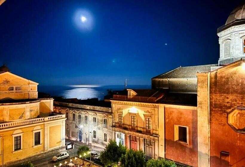 غرفة قياسية ثلاثية مزودة بتراس, Allure Palace