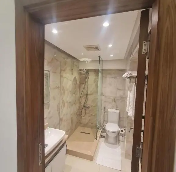 اتاق استاندارد سه نفره, El Mesaadya Hotel فندق المساعدية