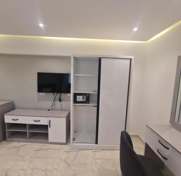 اتاق استاندارد سه نفره, El Mesaadya Hotel فندق المساعدية