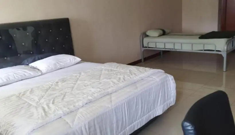 ファミリールーム, Gatsu Resort Redpartner At Karangploso