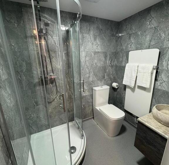 标准三人间, Heart Of Hull