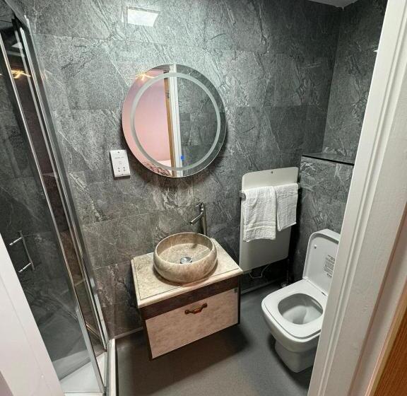 标准单人间, Heart Of Hull