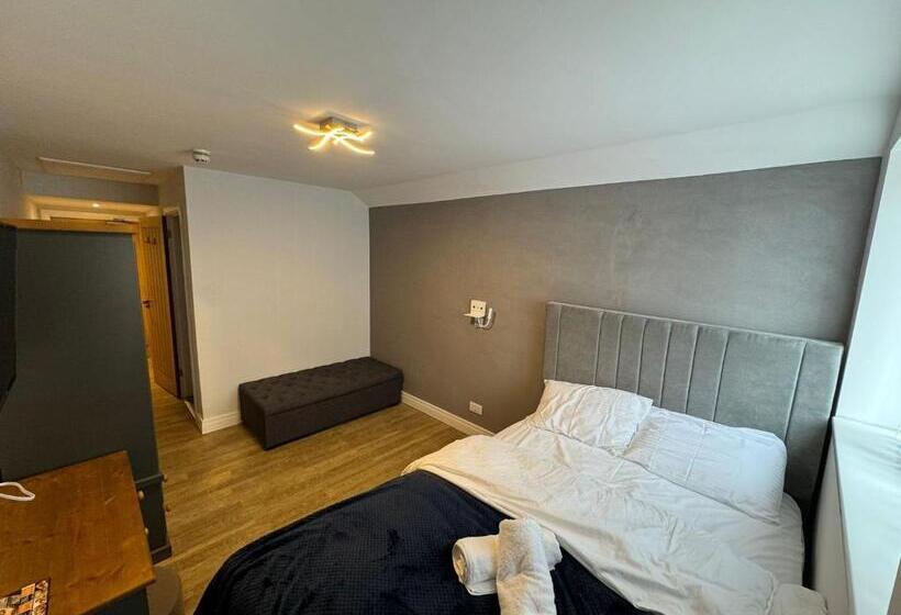 经典四人房间, Heart Of Hull