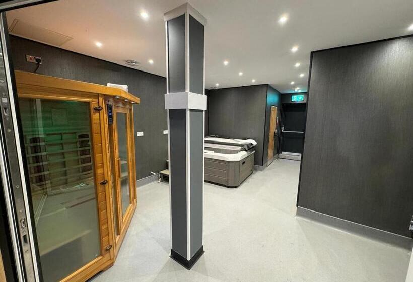 经典四人房间, Heart Of Hull