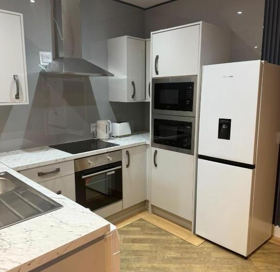 经典四人房间, Heart Of Hull