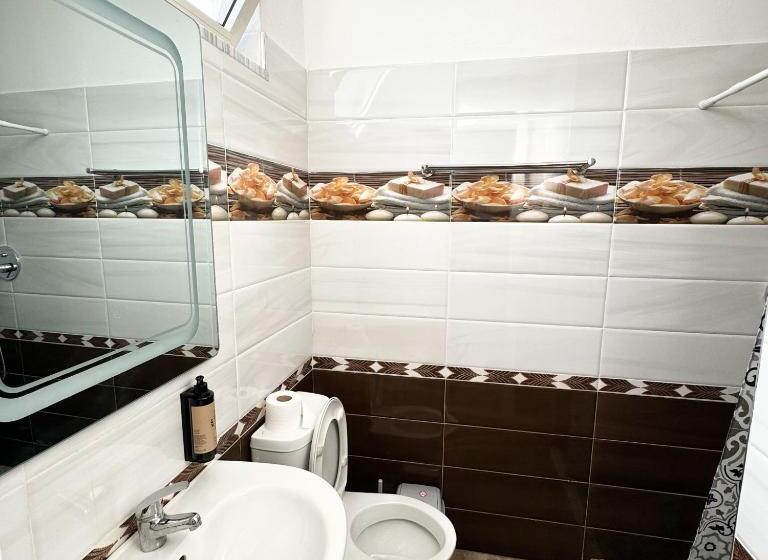 Quarto Triplo Basic, Shkodra Budget
