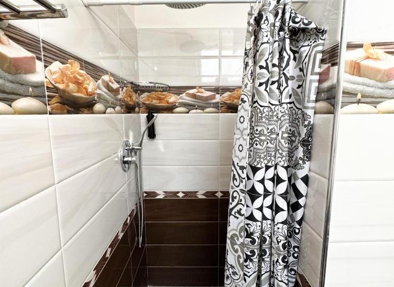 Quarto Triplo Basic, Shkodra Budget