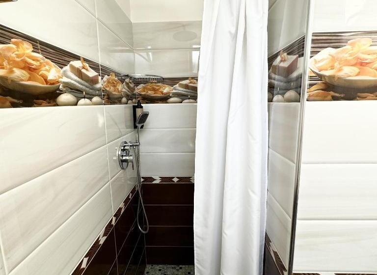 Quarto Triplo Basic, Shkodra Budget