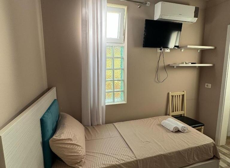 Quarto Triplo Basic, Shkodra Budget
