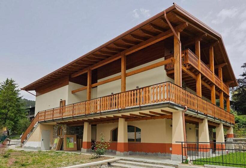 غرفة قياسية ثلاثية مزودة بتراس, La Genzianella Affittacamere