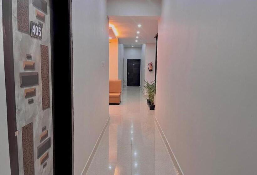 バルコニー付きスタンダードトリプルルーム, Urban Oasis A Boutique Inn 50 Meter Away From Gnrc Hospital Six Mile