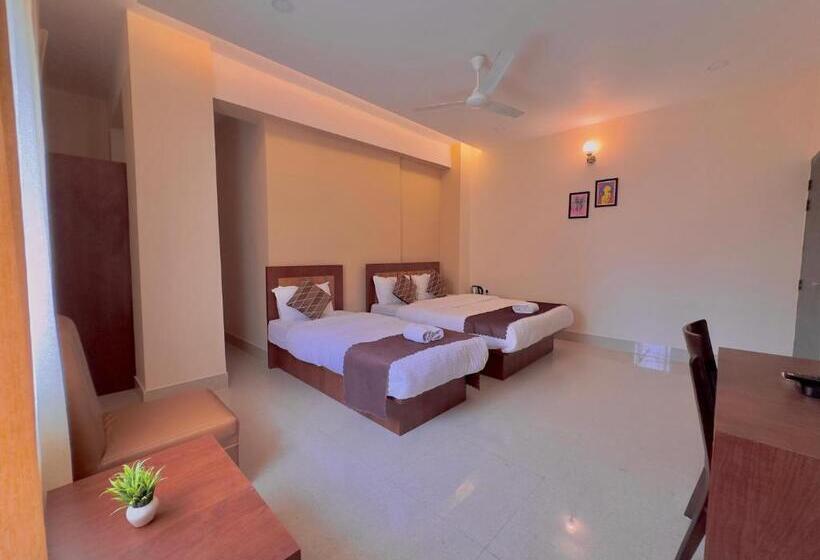 バルコニー付きスタンダードトリプルルーム, Urban Oasis A Boutique Inn 50 Meter Away From Gnrc Hospital Six Mile