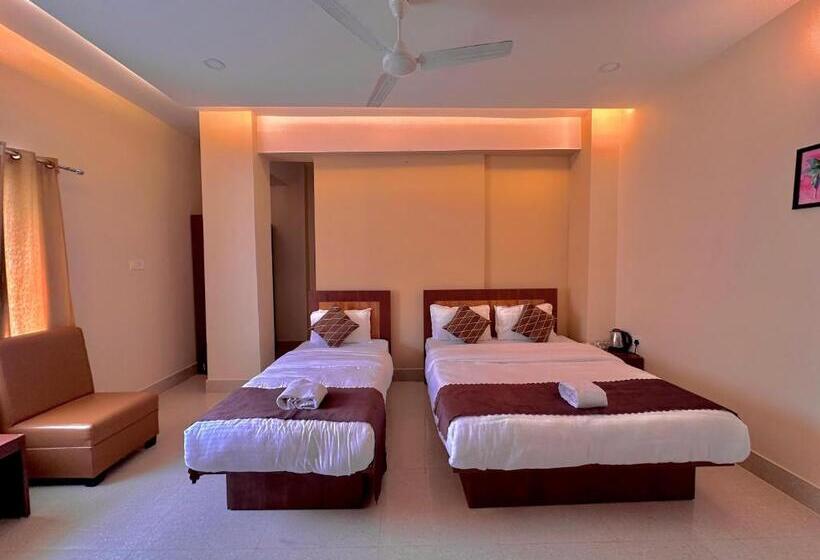 バルコニー付きスタンダードトリプルルーム, Urban Oasis A Boutique Inn 50 Meter Away From Gnrc Hospital Six Mile