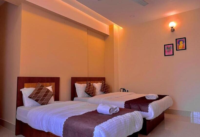 バルコニー付きスタンダードトリプルルーム, Urban Oasis A Boutique Inn 50 Meter Away From Gnrc Hospital Six Mile