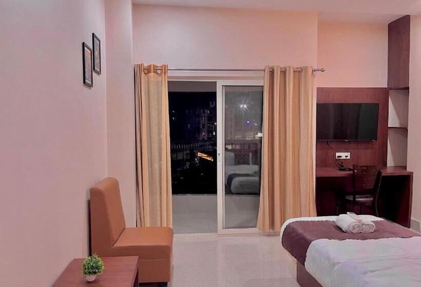 バルコニー付きスタンダードルーム, Urban Oasis A Boutique Inn 50 Meter Away From Gnrc Hospital Six Mile