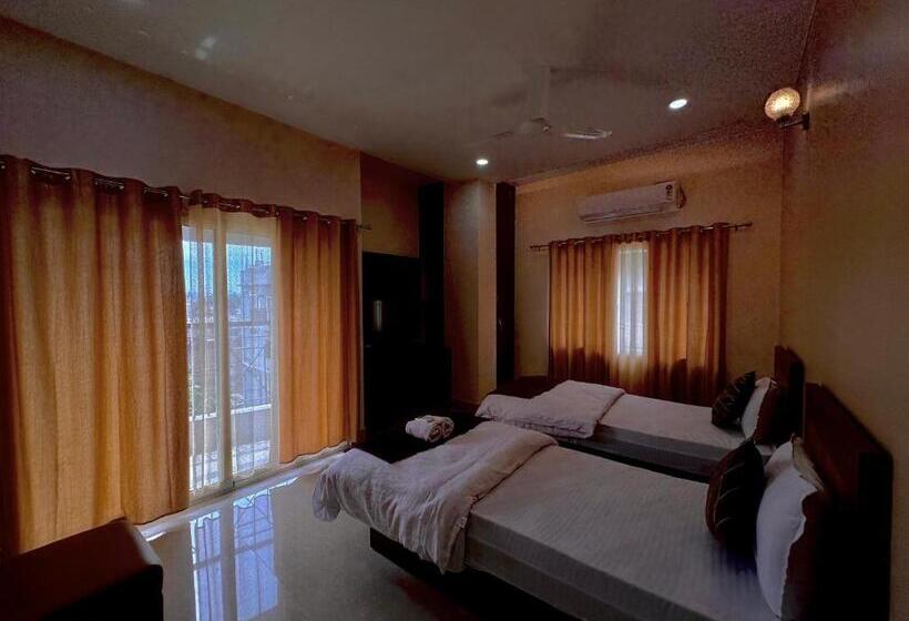 バルコニー付きスタンダードルーム, Urban Oasis A Boutique Inn 50 Meter Away From Gnrc Hospital Six Mile