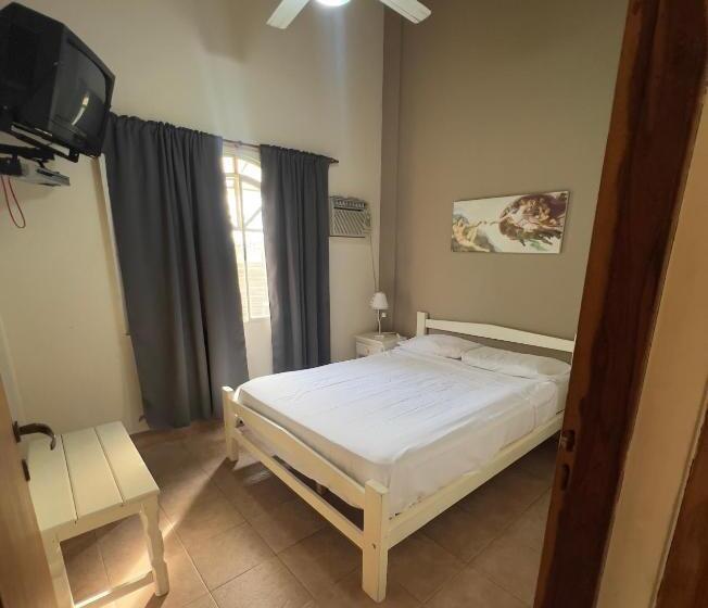 تختخواب در اتاق مشترک, Azahares